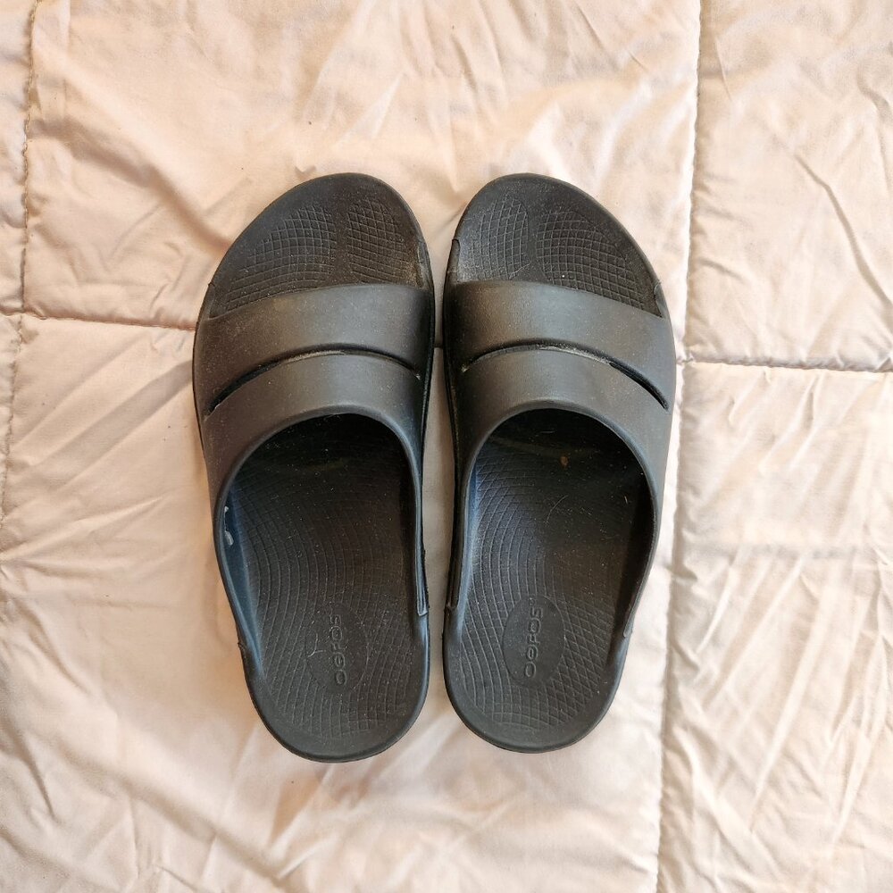 OOFOS Black Men's Sandals